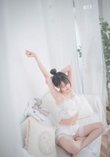 最近最新2019中文字幕1_十万网红美女美酱